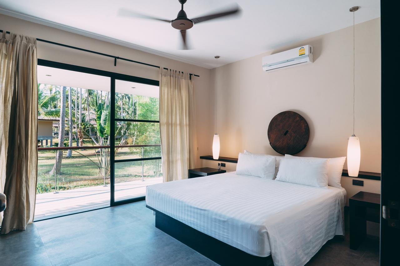 Le Motu Hotel Taling Ngam Beach Exterior foto