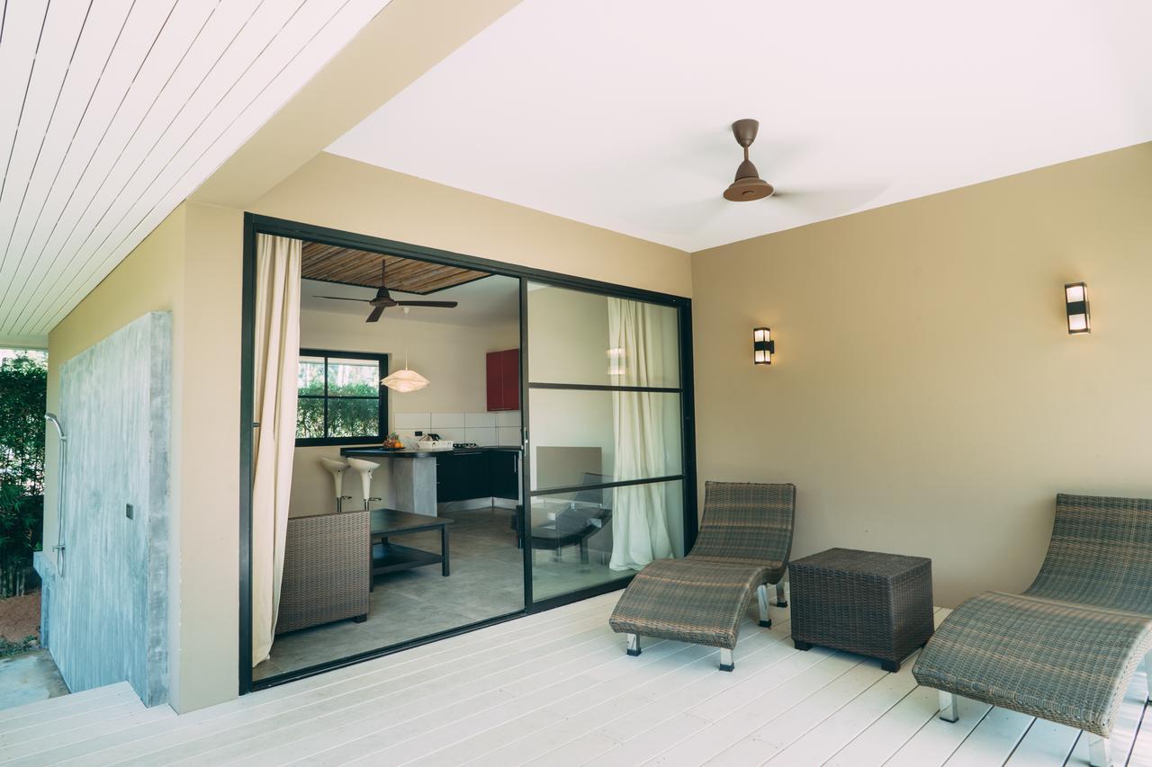 Le Motu Hotel Taling Ngam Beach Exterior foto